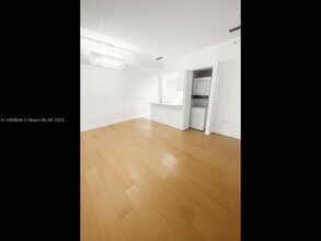 1242 Drexel Ave in Miami Beach, FL - Building Photo - Building Photo