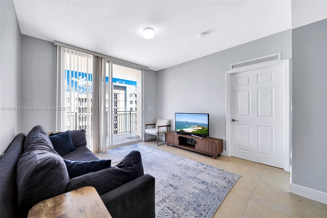 2425 SW 27th Ave in Coral Gables, FL - Building Photo