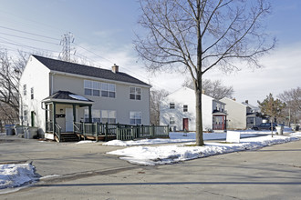 Long Island Place Apartments in Milwaukee, WI - Building Photo - Building Photo