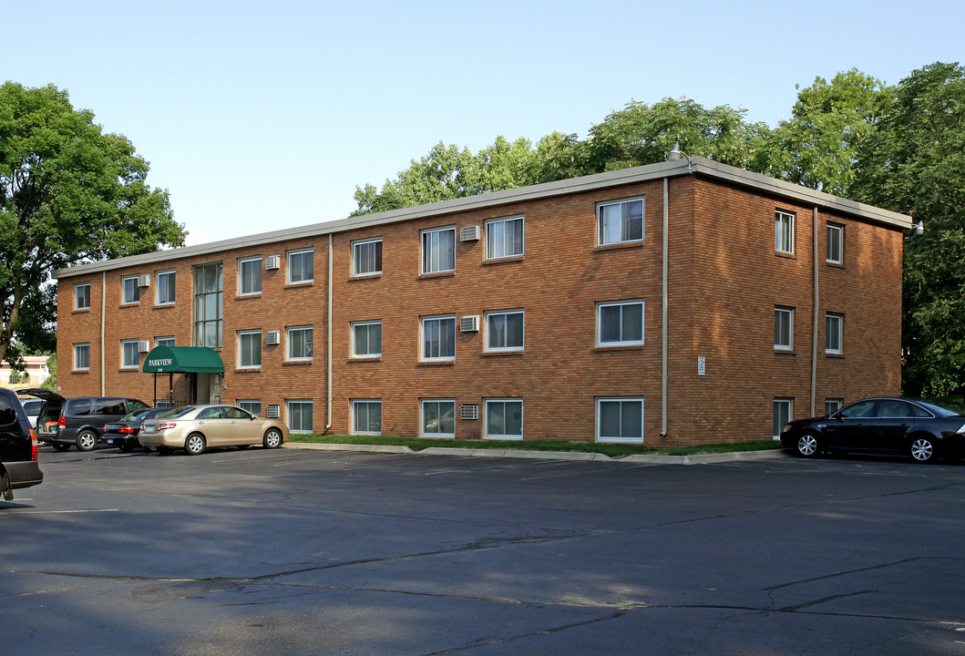 Parkview Apartments in Roseville, MN - Building Photo