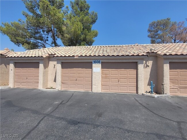 property at 1608 N Torrey Pines Dr