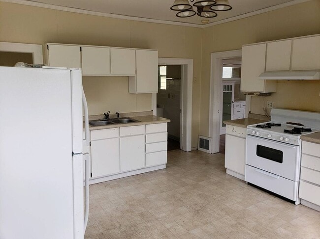 property at 1703 Erie Ave