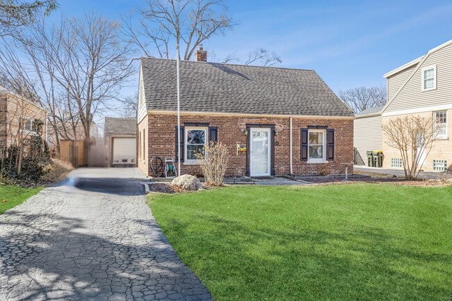 property at 612 S 8th Ave