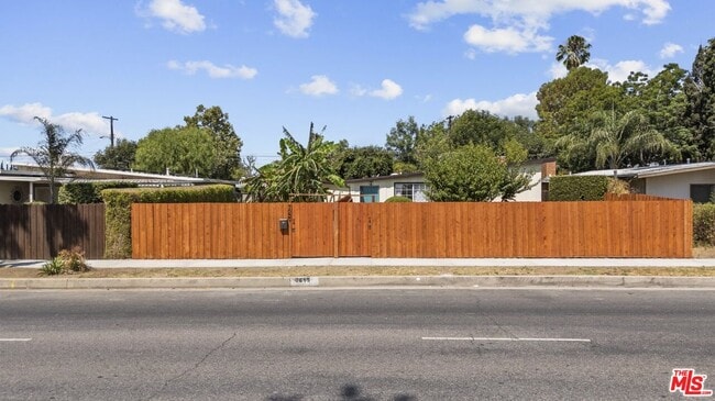 property at 7659 Lindley Ave