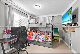 5404 NW 25th Ave in Fort Lauderdale, FL - Building Photo - Building Photo