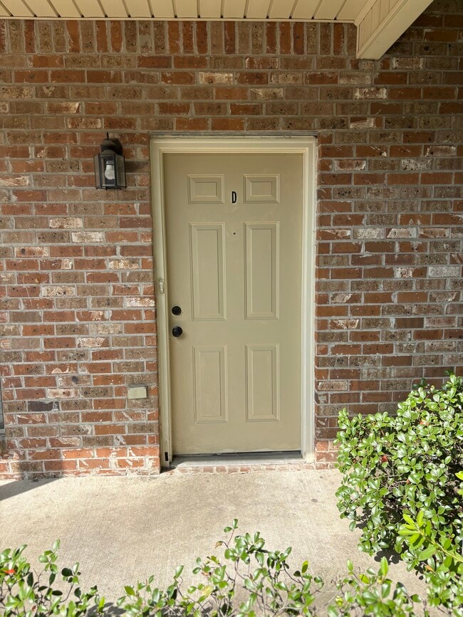 property at 828 Meadow Bend Dr
