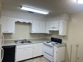 25 6th St, Unit B in Shalimar, FL - Building Photo - Building Photo