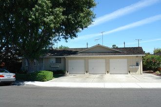 2405 Patricia Dr in Santa Clara, CA - Building Photo - Building Photo