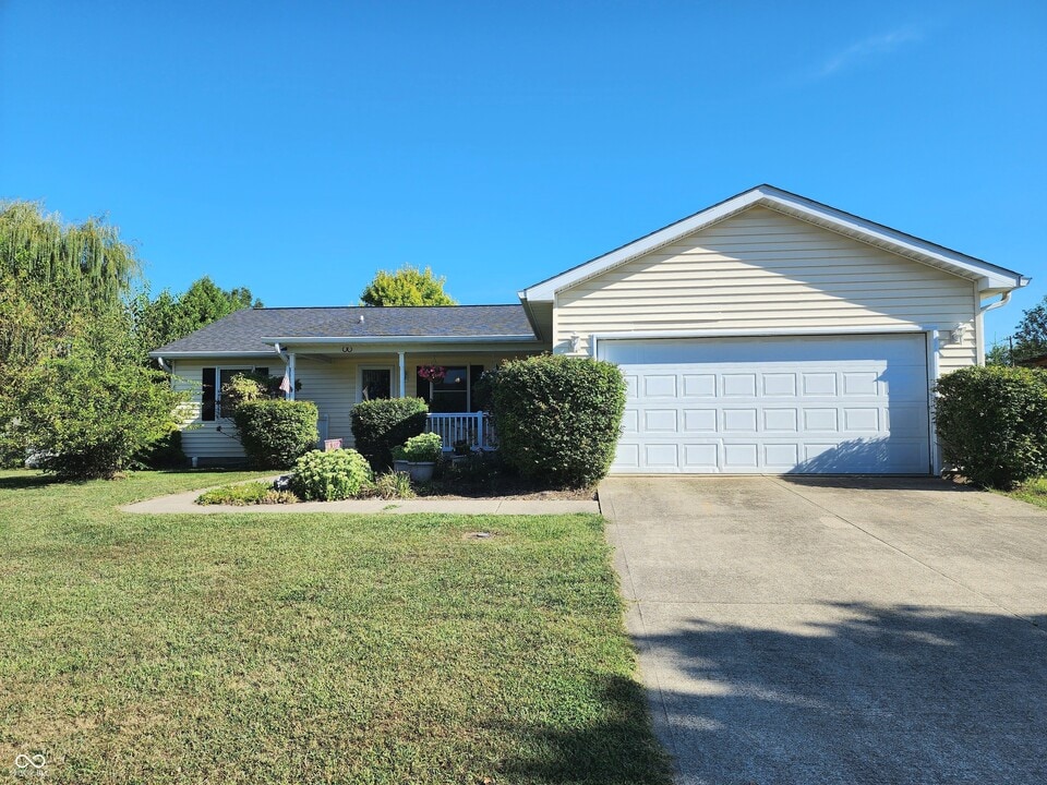 107 Arrowhead St in Sheridan, IN - Building Photo