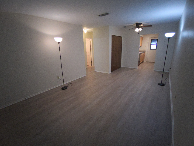 327 Briarwood Dr in New Braunfels, TX - Foto de edificio - Building Photo