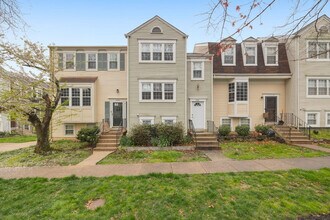 2265 Chestnut Burr Ct in Reston, VA - Building Photo - Building Photo
