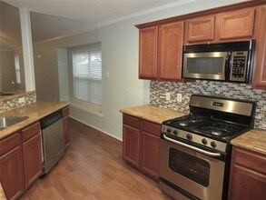 11035 KNOBBLEY Oak Ct in Houston, TX - Building Photo - Building Photo