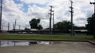 Briarwood Apartments in Kirby, TX - Foto de edificio - Building Photo