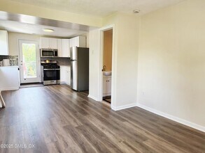 336 Hamilton Ave, Unit B in Greenwich, CT - Building Photo - Building Photo
