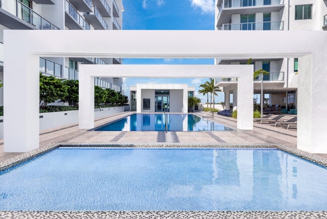 275 NE 35th St in Miami, FL - Building Photo - Building Photo
