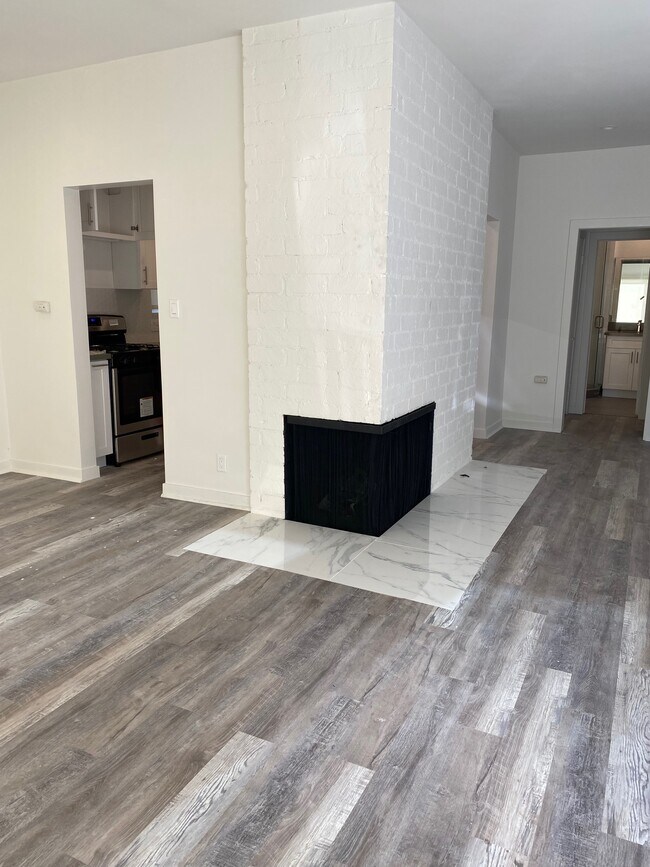 11821 Goshen Ave in Los Angeles, CA - Building Photo - Building Photo