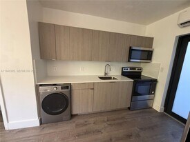 201 SW 21st Ct in Miami, FL - Building Photo