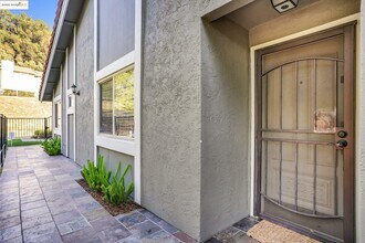 21 Ironwood in Oakland, CA - Foto de edificio - Building Photo