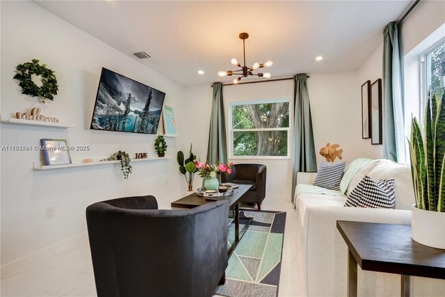 2302 Taylor St in Hollywood, FL - Building Photo - Building Photo