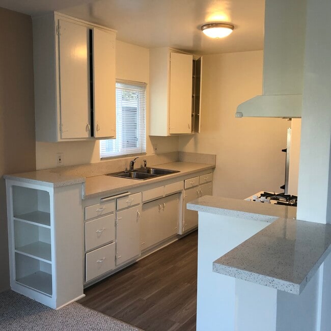3661 Regal Pl, Unit A in Los Angeles, CA - Foto de edificio - Building Photo