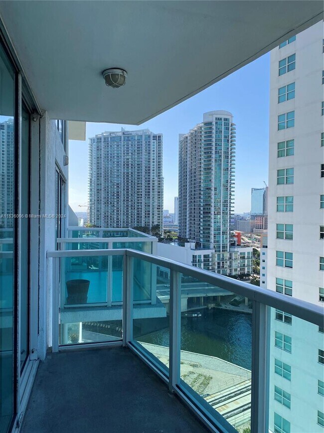 41 SE 5th St, Unit 2102 in Miami, FL - Foto de edificio - Building Photo