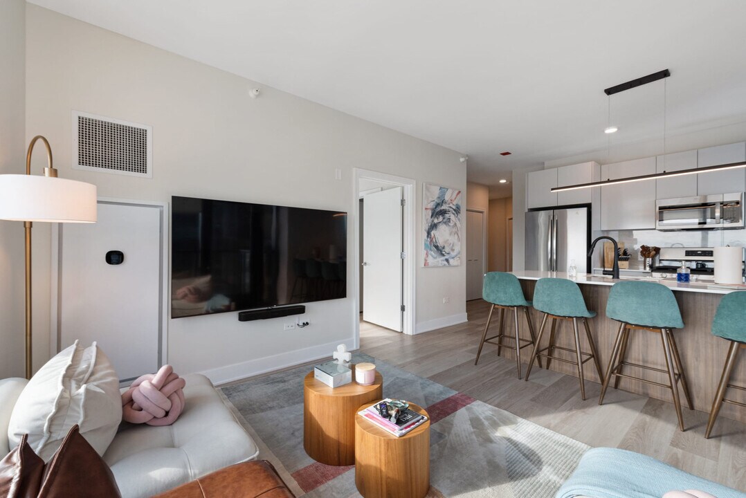 1125 W Van Buren St in Chicago, IL - Building Photo