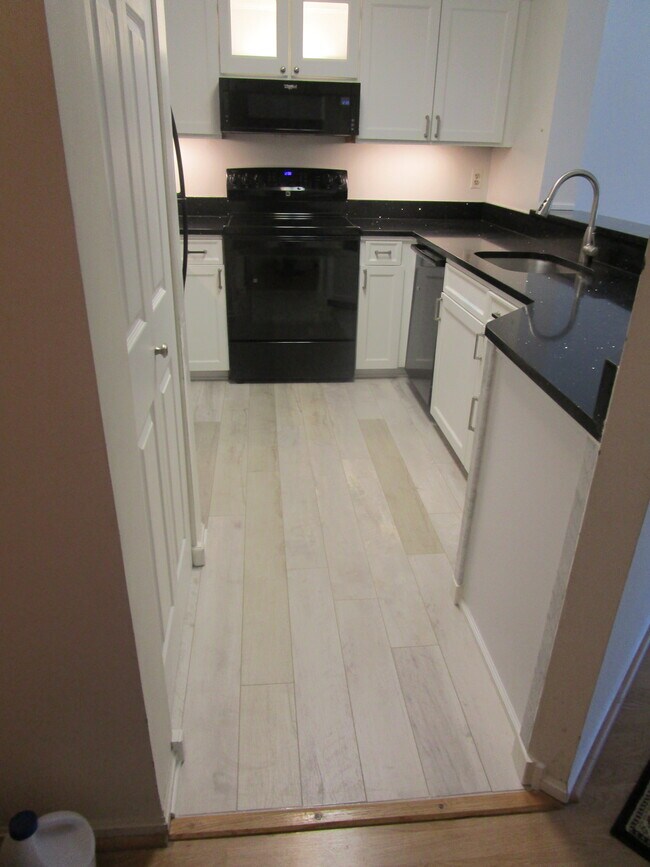 2100 Langston Blvd, Unit 425 in Arlington, VA - Foto de edificio - Building Photo