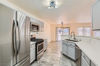 9577 Brooks Lake Ave in Las Vegas, NV - Building Photo - Building Photo