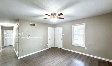 7031 Saddlebrook Dr in Millington, TN - Foto de edificio - Building Photo