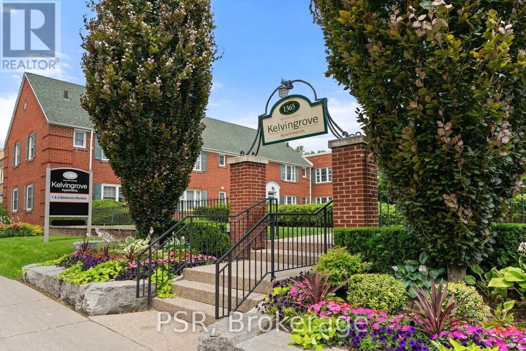 1353-1353 Bayview Ave in Toronto, ON - Building Photo