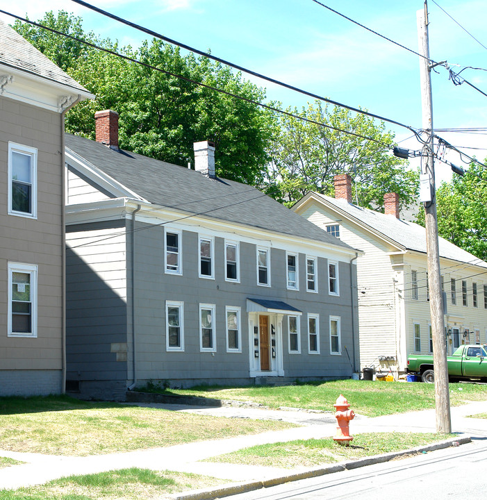 126 Earle St in Woonsocket, RI - Foto de edificio