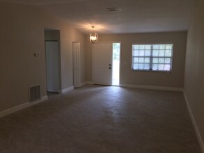 1292 SW Bellevue Ave in Port St. Lucie, FL - Building Photo - Building Photo