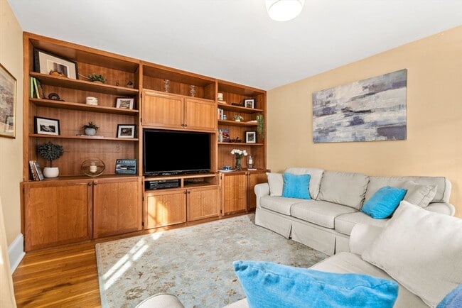 16 Waldron Ct in Marblehead, MA - Building Photo - Building Photo
