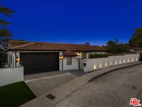 2260 Maravilla Dr in Los Angeles, CA - Building Photo - Building Photo