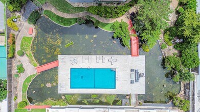 5050 Woodway Dr in Houston, TX - Building Photo - Building Photo