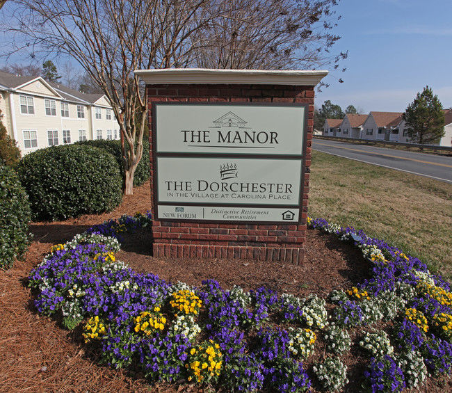 Manor in Pineville, NC - Foto de edificio - Building Photo