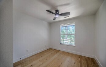 526 Wilmore Rd in Lake Ozark, MO - Building Photo - Building Photo