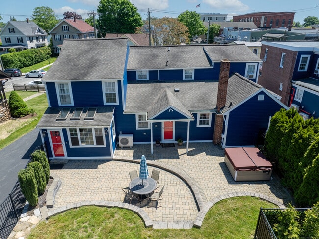5 Pearl St in Groton, CT - Building Photo - Building Photo