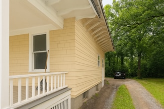 915 E Colvin St in Syracuse, NY - Building Photo - Building Photo