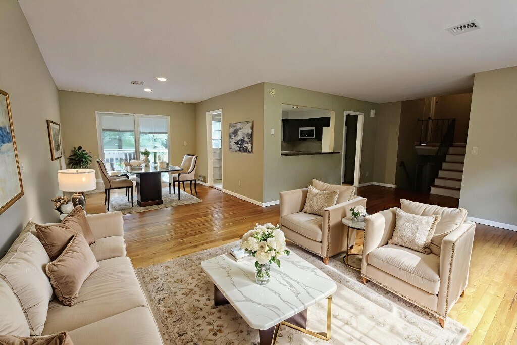 606 Rocky Ridge Rd in Harrison, NY - Building Photo