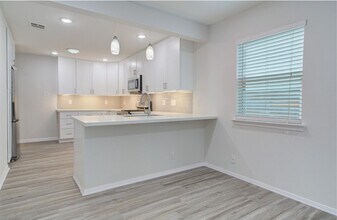 5704 Darling St in Houston, TX - Building Photo - Building Photo