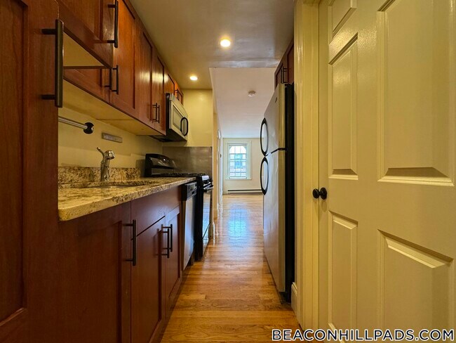 88 W Cedar St in Boston, MA - Foto de edificio - Building Photo