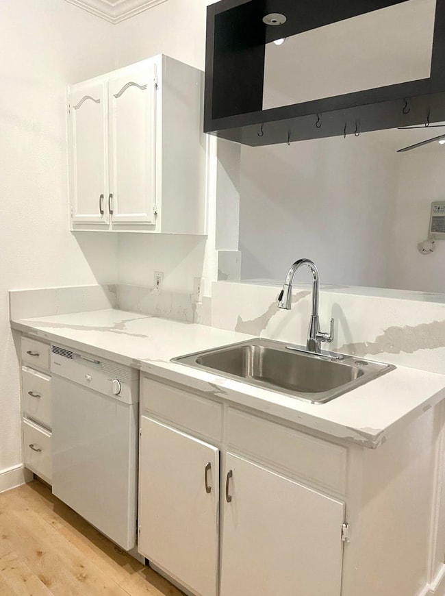 20234 Cantara St in Los Angeles, CA - Building Photo - Building Photo