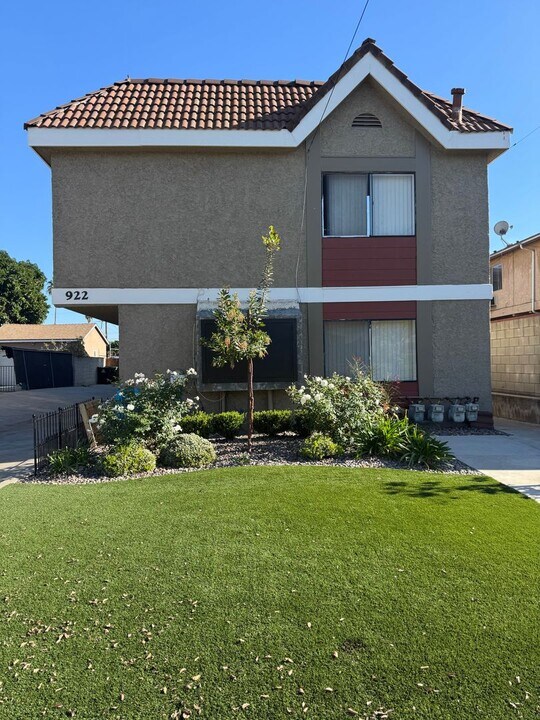 922 Benito Ave in Alhambra, CA - Building Photo