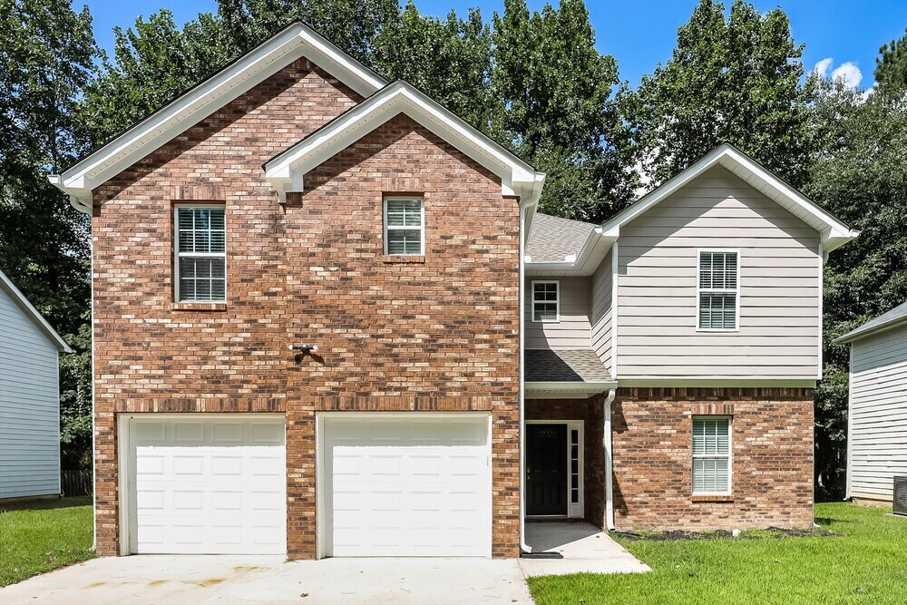 3521 Creekview Dr in Union City, GA - Foto de edificio