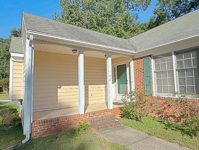 102 Rock Nest Ct in Morrisville, NC - Building Photo - Building Photo