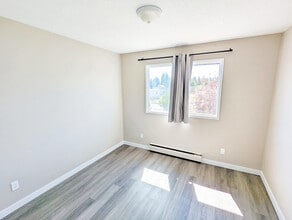 Uptown Apartments in New Westminster, BC - Building Photo - Building Photo