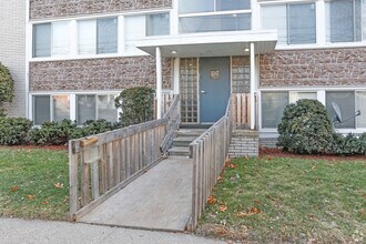 17644 Lahser Rd in Detroit, MI - Building Photo - Building Photo