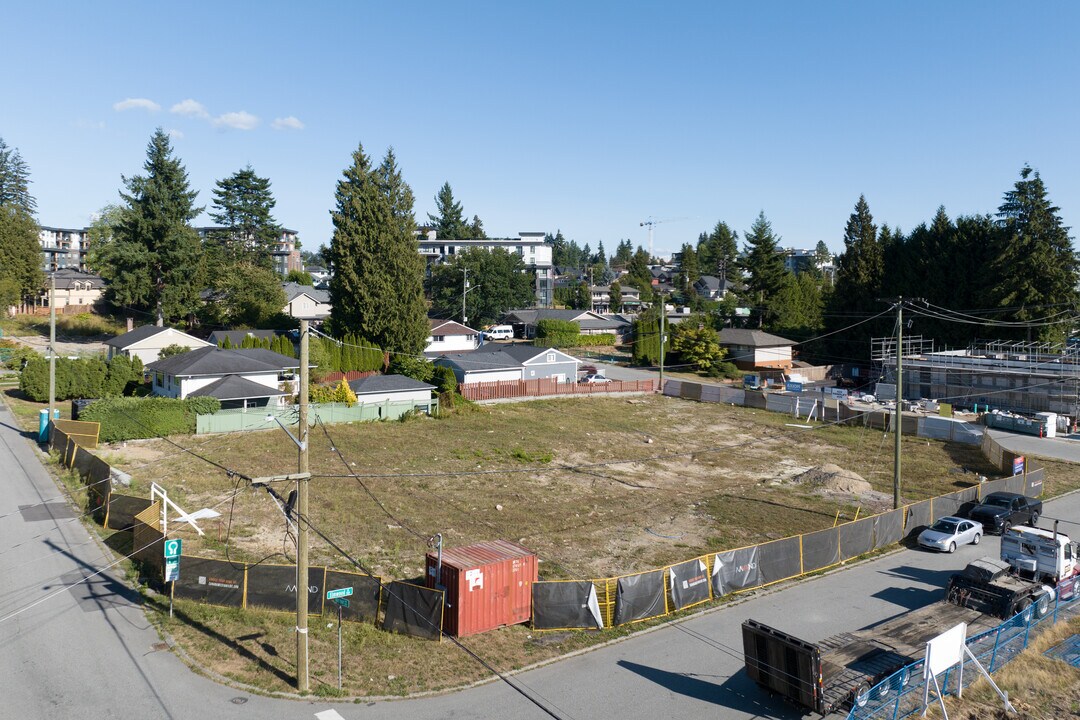 Oakdale in Coquitlam, BC - Building Photo