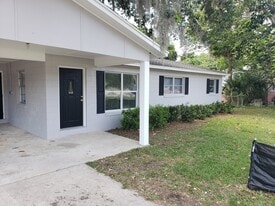 501 W Miller St in Fruitland Park, FL - Building Photo